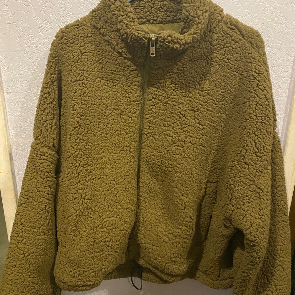 Fluffy Olive colored jacket - Size: L